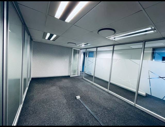 385M² OFFICE TO LET IN RANDJESPARK